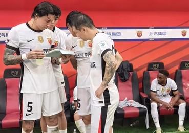 英超球员与色情绯闻事件的真相调查